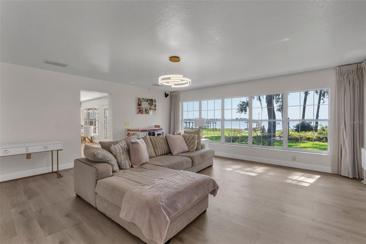 606 SHORE DRIVE — photo 11 of 66