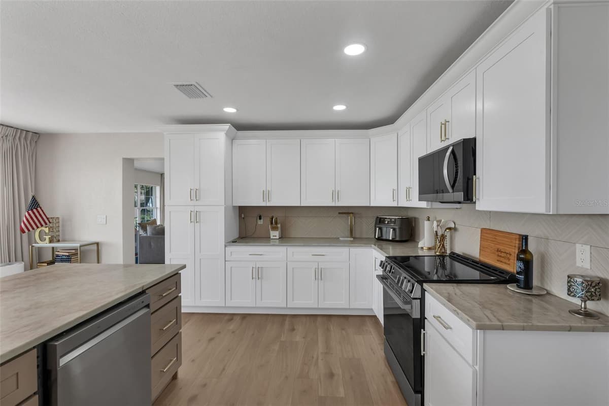 606 SHORE DRIVE — photo 24 of 66