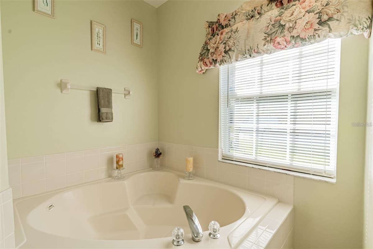 7 TAMIAMI WAY — photo 15 of 17