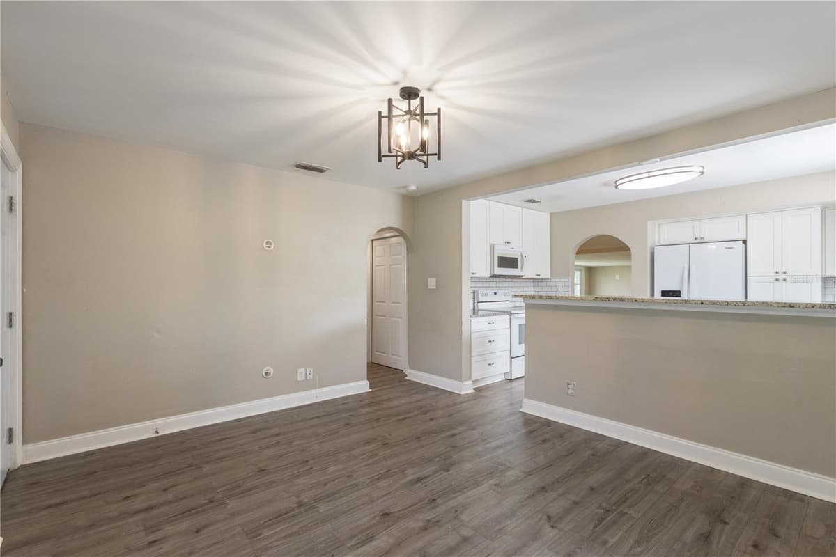 320 ALTHEA AVENUE — photo 4 of 28