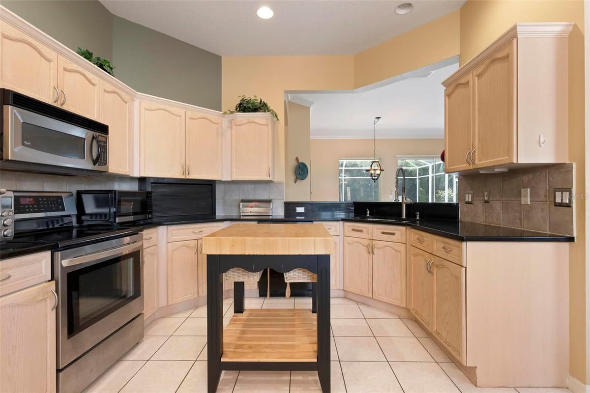 6852 SAGEBRUSH CIRCLE — photo 12 of 43