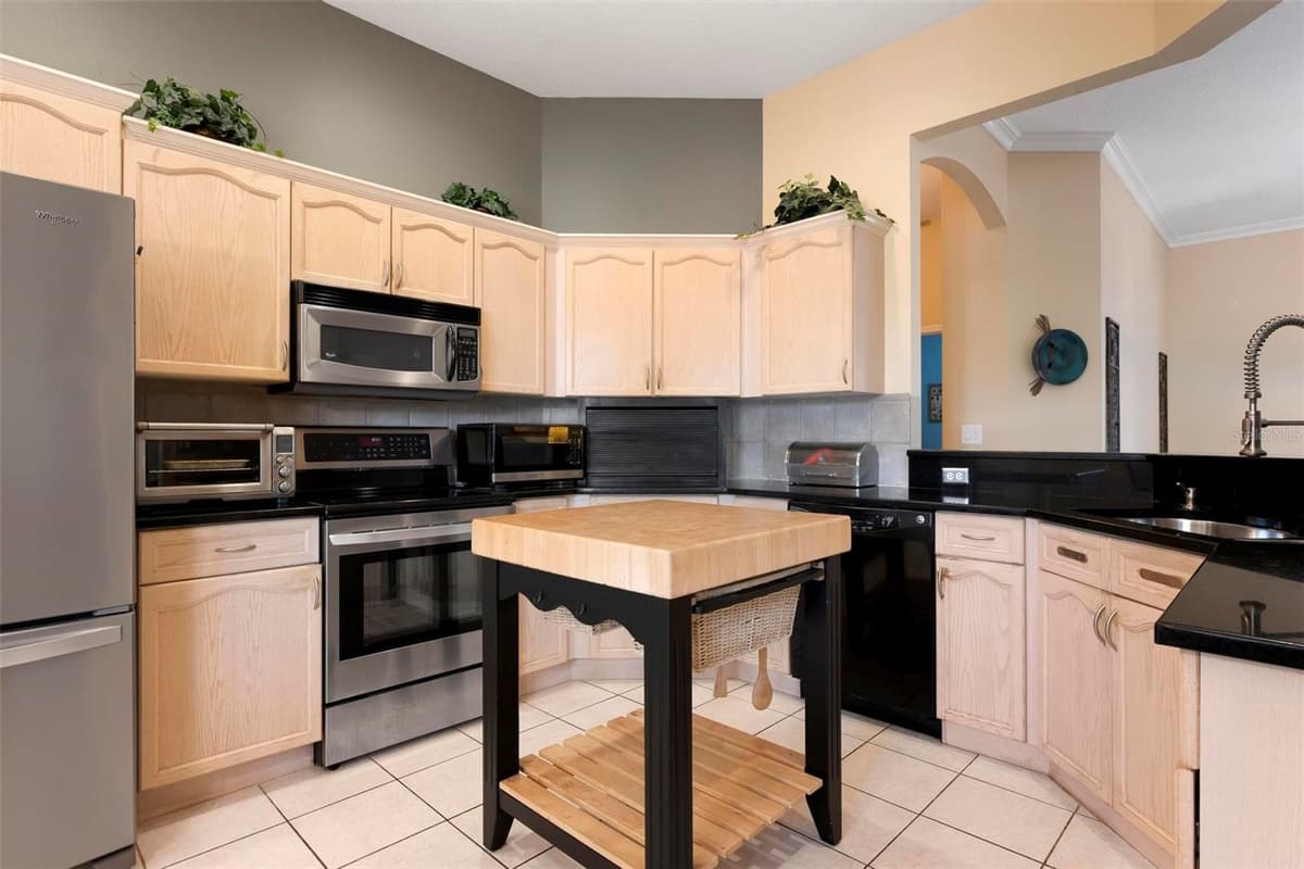 6852 SAGEBRUSH CIRCLE — photo 11 of 43