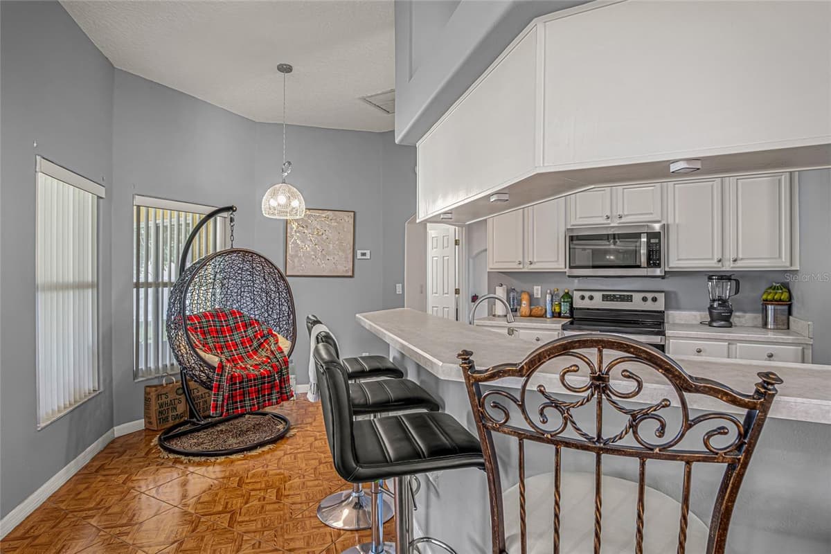 525 JUSTINE AVENUE — photo 12 of 42