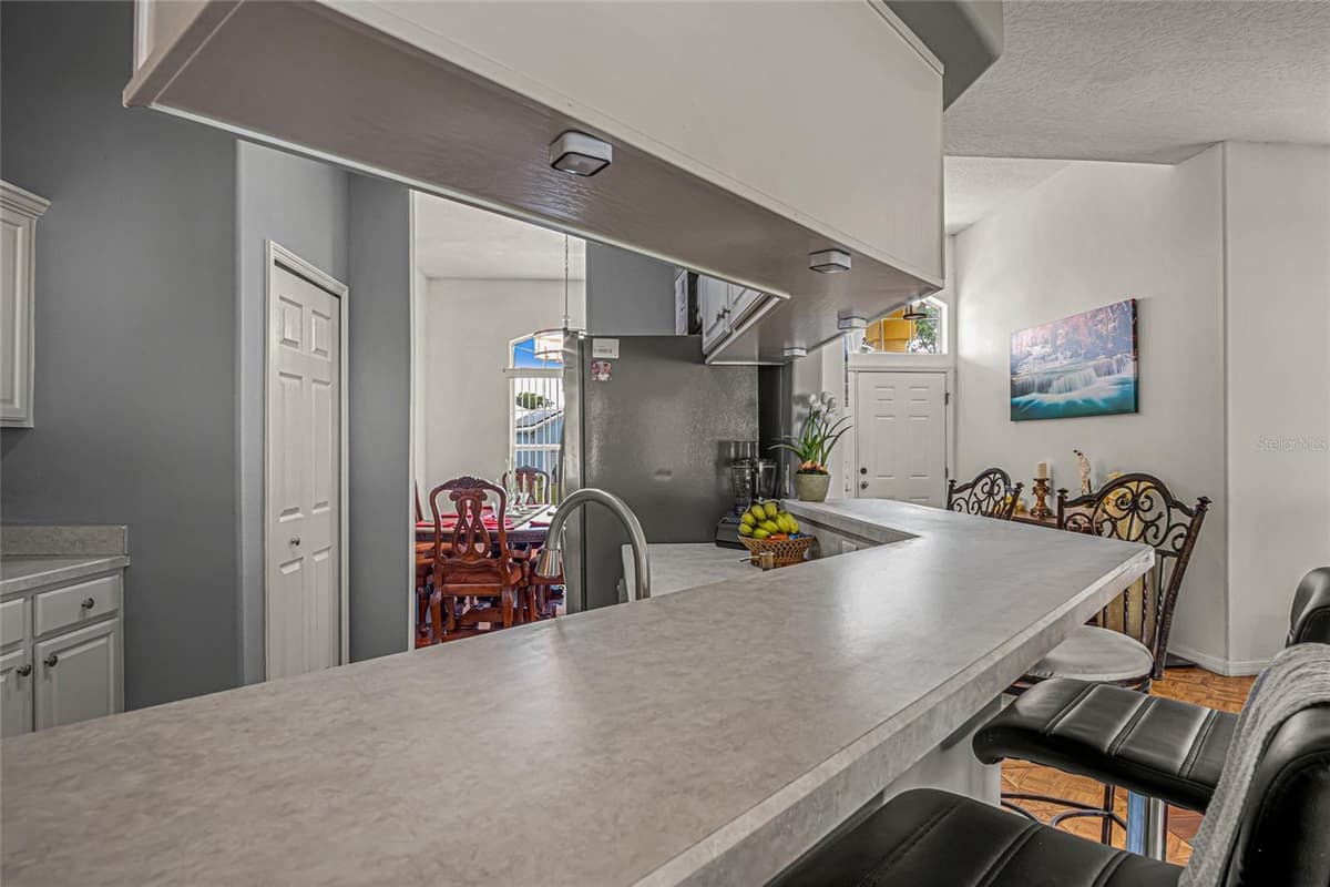 525 JUSTINE AVENUE — photo 11 of 42