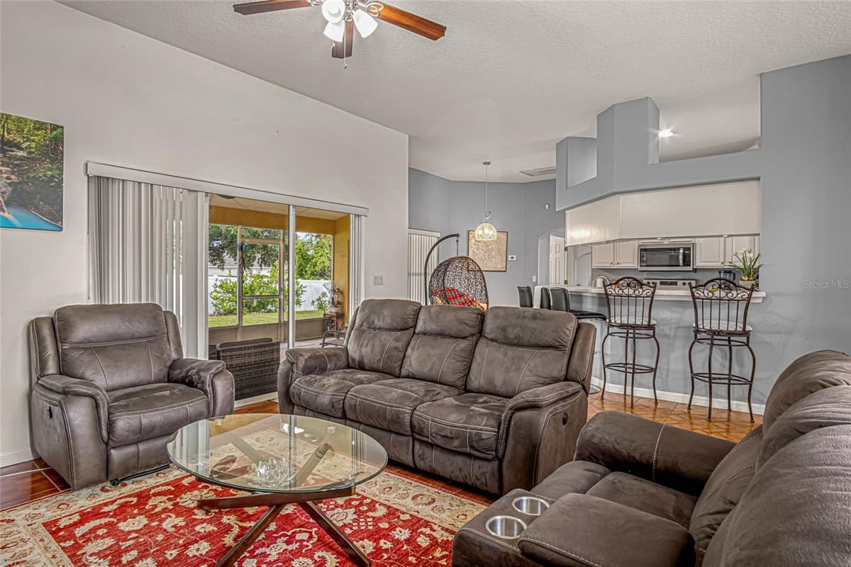 525 JUSTINE AVENUE — photo 14 of 42