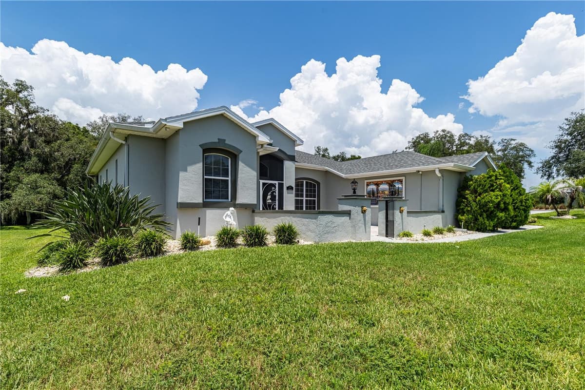 5121 AURORA DRIVE — photo 9 of 46