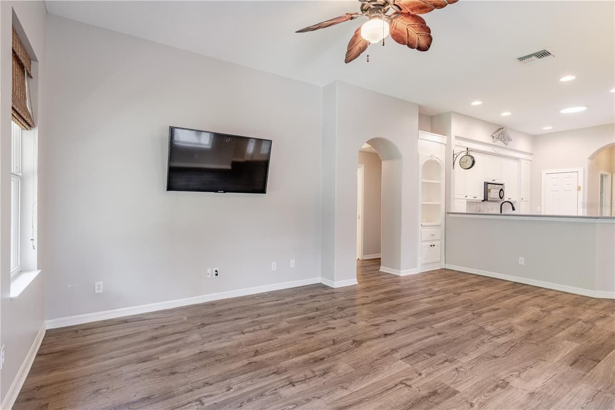 5121 AURORA DRIVE — photo 31 of 46