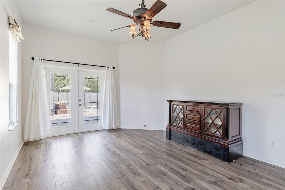 5121 AURORA DRIVE — photo 39 of 46