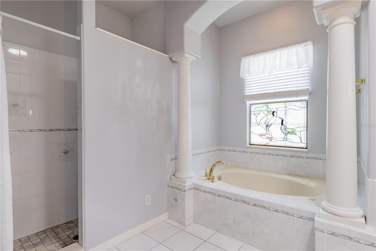 5121 AURORA DRIVE — photo 40 of 46