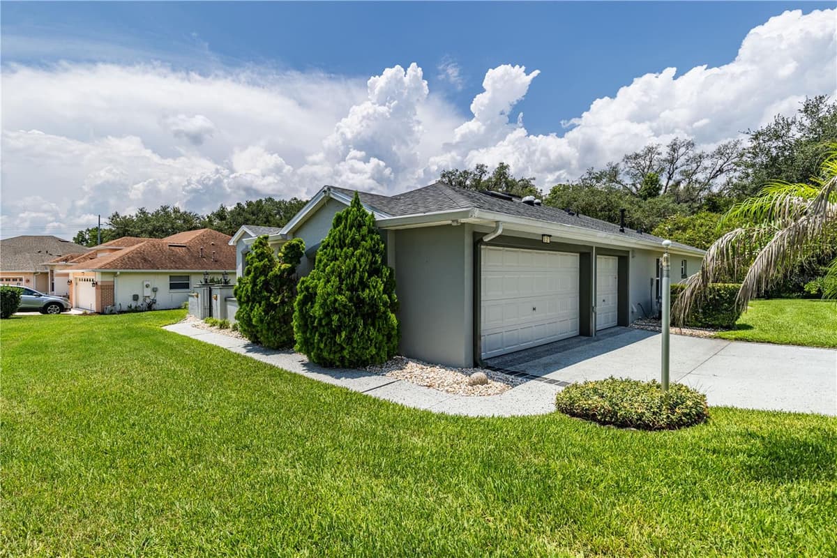 5121 AURORA DRIVE — photo 10 of 46