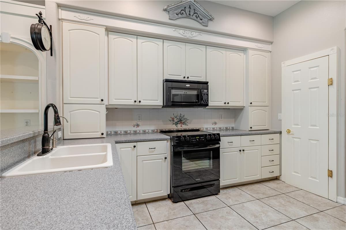 5121 AURORA DRIVE — photo 27 of 46