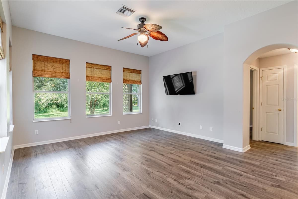 5121 AURORA DRIVE — photo 32 of 46