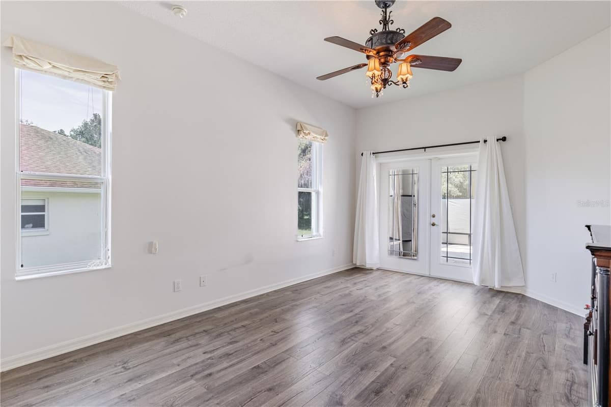 5121 AURORA DRIVE — photo 38 of 46