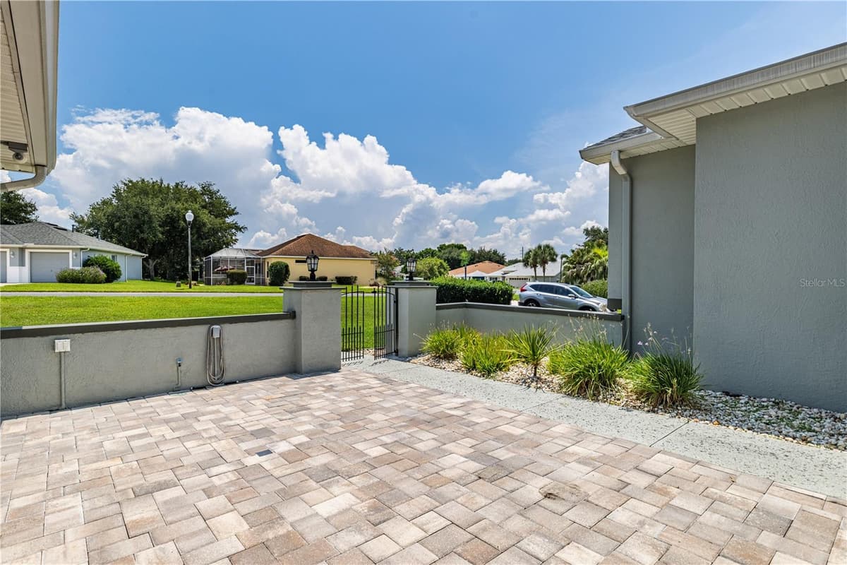 5121 AURORA DRIVE — photo 12 of 46