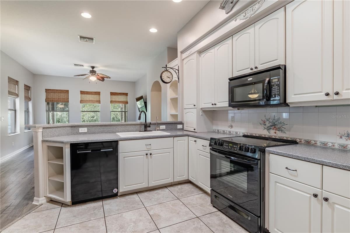 5121 AURORA DRIVE — photo 29 of 46