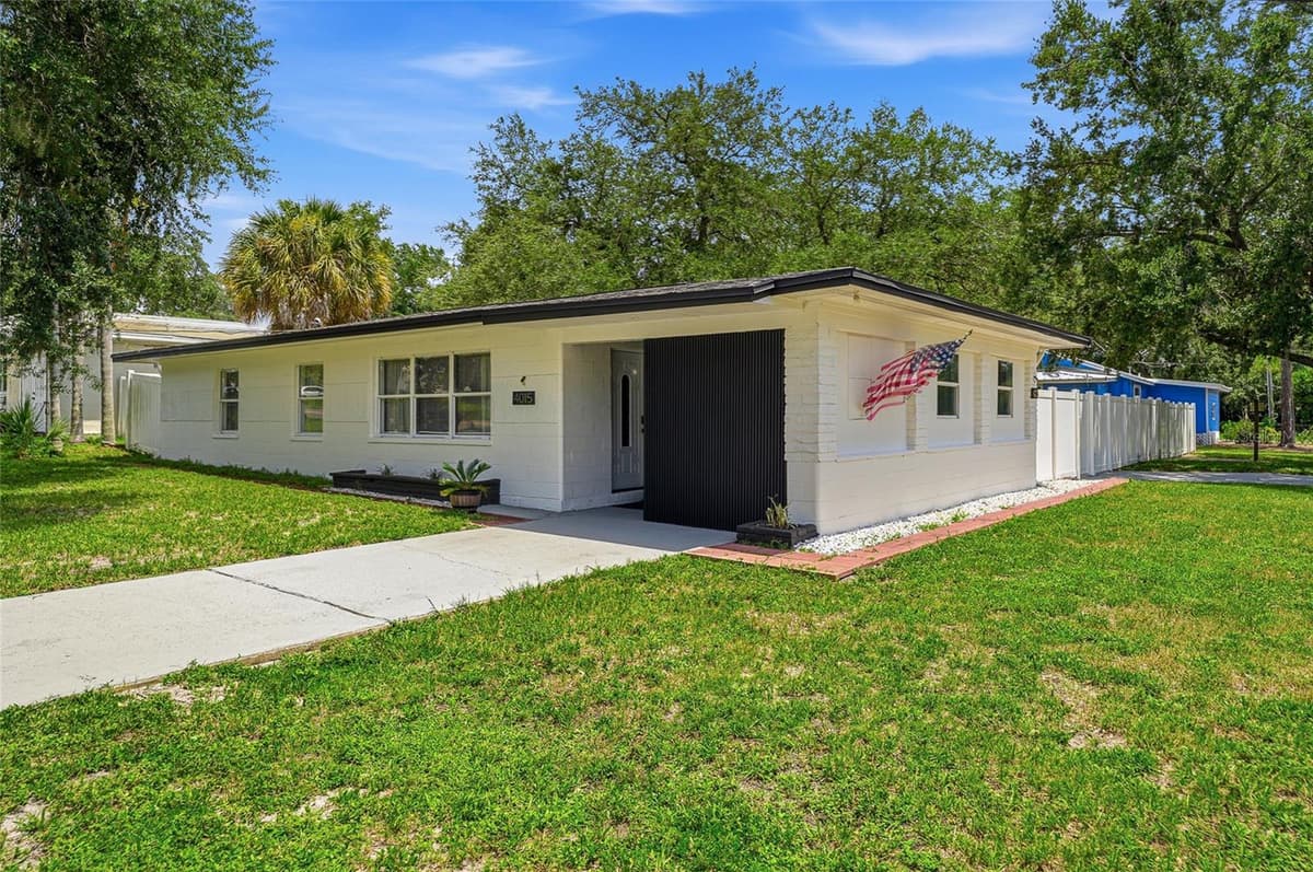 4015 RIVER HILLS DRIVE — photo 4 of 73
