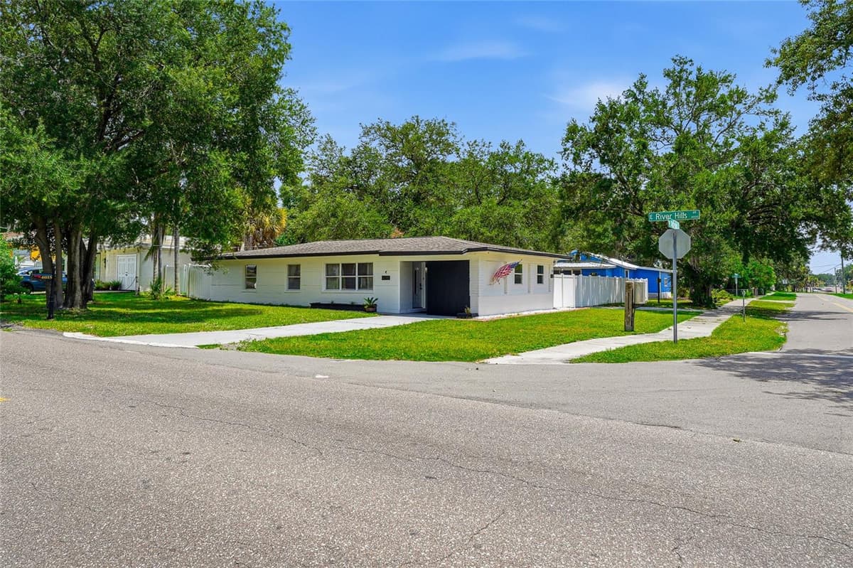 4015 RIVER HILLS DRIVE — photo 3 of 73