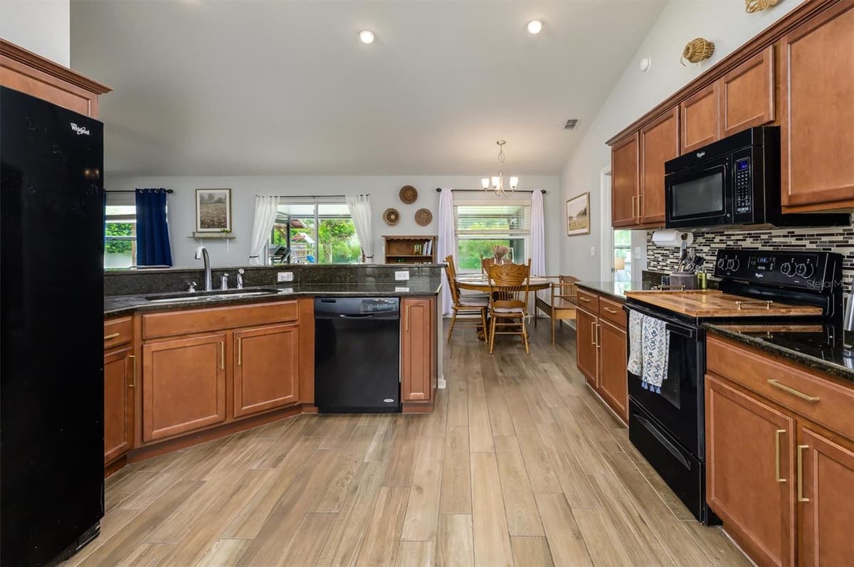 708 TOWER GROVE DRIVE — photo 9 of 34