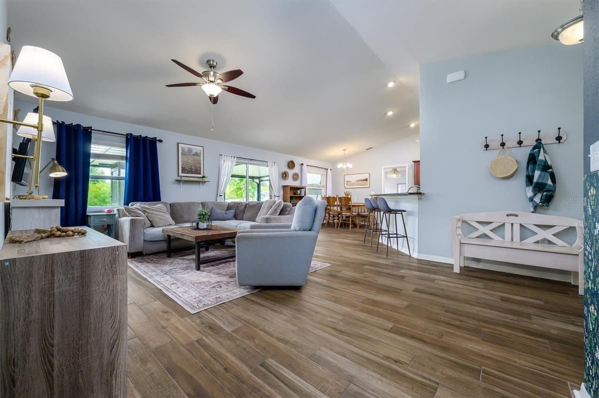 708 TOWER GROVE DRIVE — photo 3 of 34