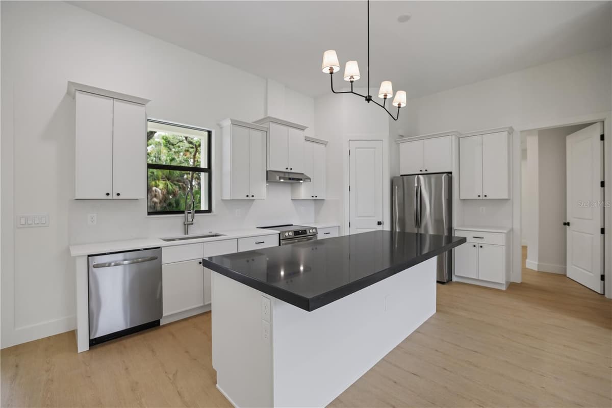 317 DORMAN STREET — photo 8 of 41