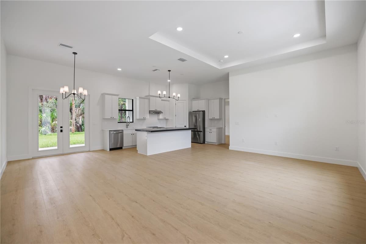 317 DORMAN STREET — photo 5 of 41