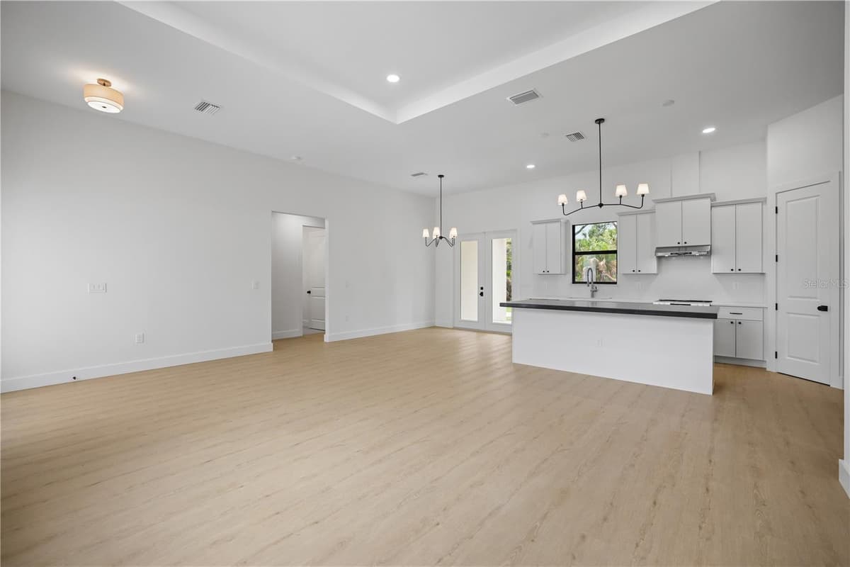 317 DORMAN STREET — photo 10 of 41