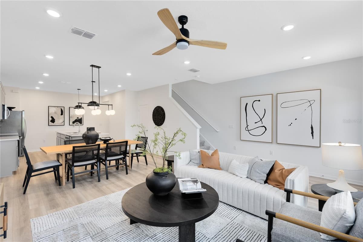 6262 SUNNY TIME AVENUE — photo 10 of 26