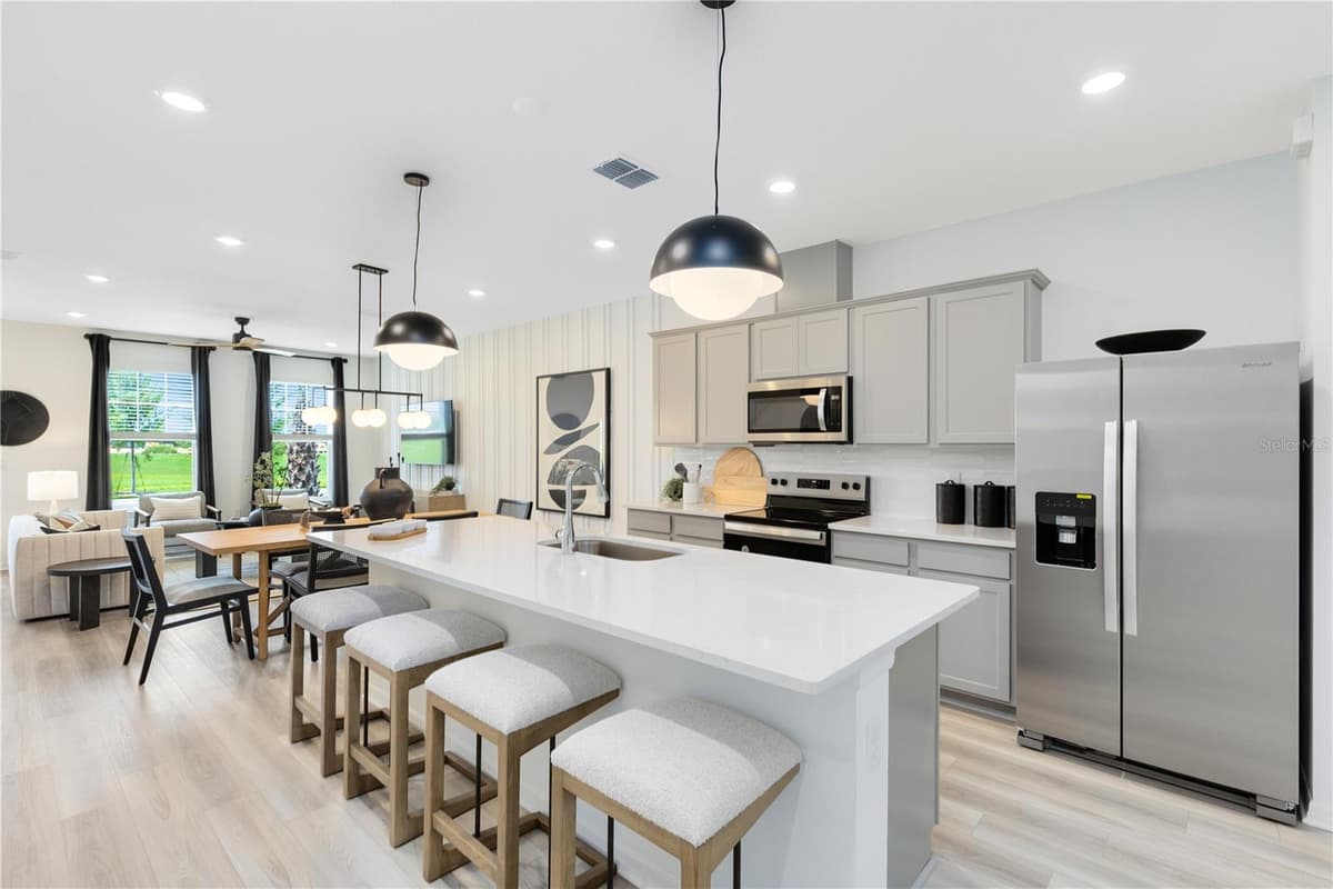 6262 SUNNY TIME AVENUE — photo 3 of 26