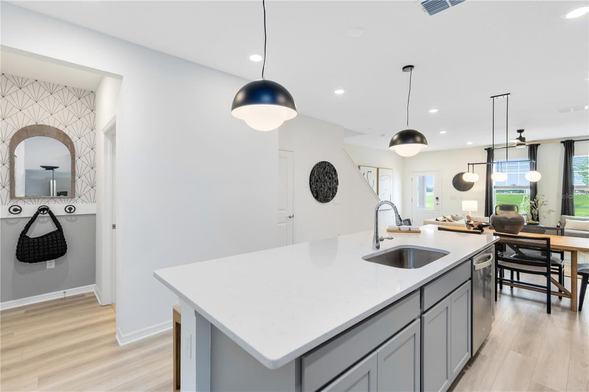6262 SUNNY TIME AVENUE — photo 4 of 26