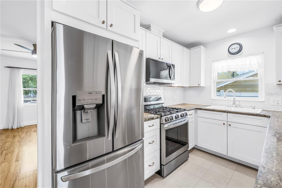 348 11TH AVENUE — photo 7 of 27