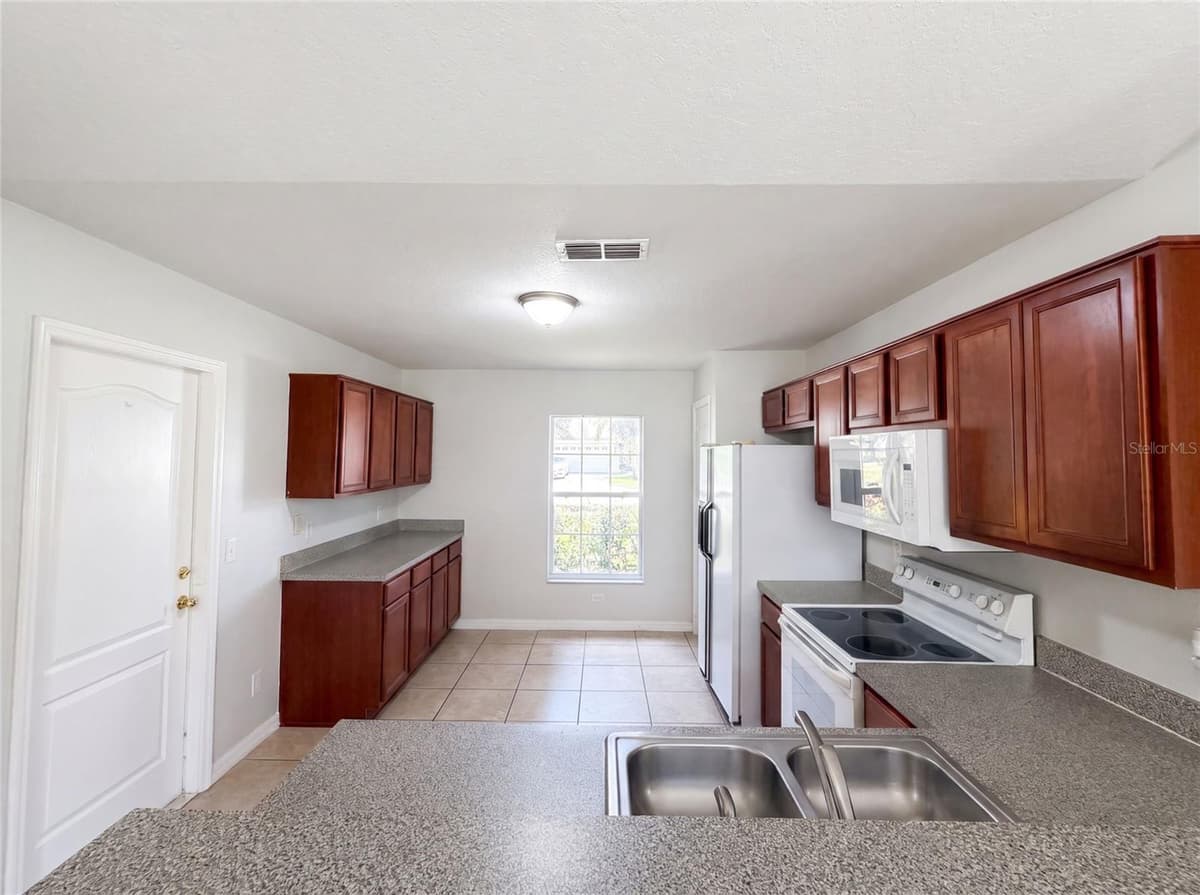 306 GARDEN OAK COURT — photo 11 of 32