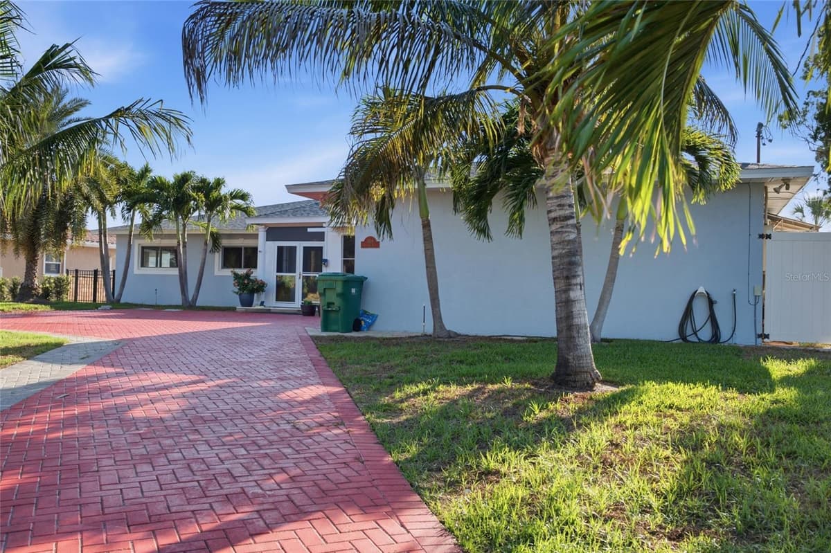 1818 DOLPHIN BOULEVARD — photo 6 of 58