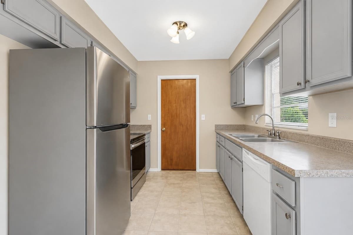 1106 BLUEBERRY DRIVE — photo 9 of 21