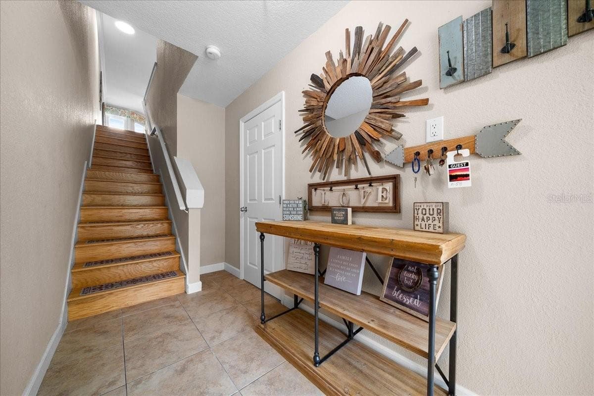 158 BRENT CIRCLE — photo 5 of 67