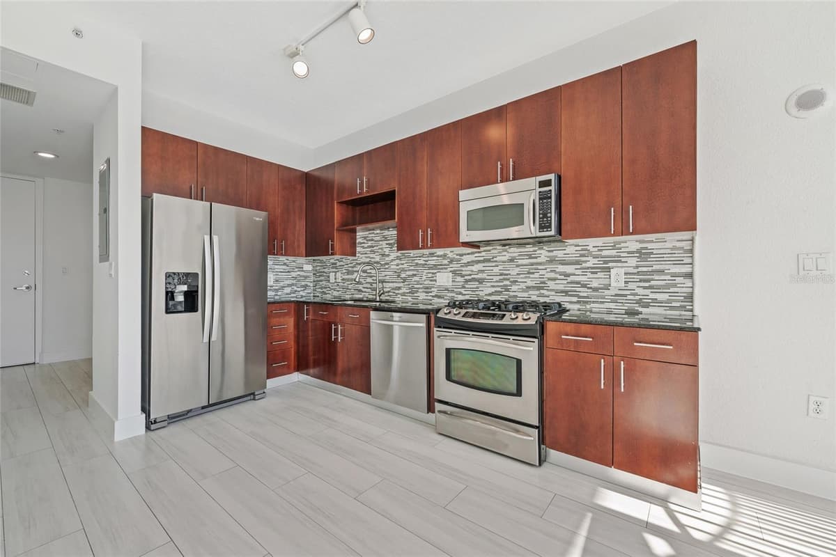 150 ROBINSON STREET — photo 12 of 24