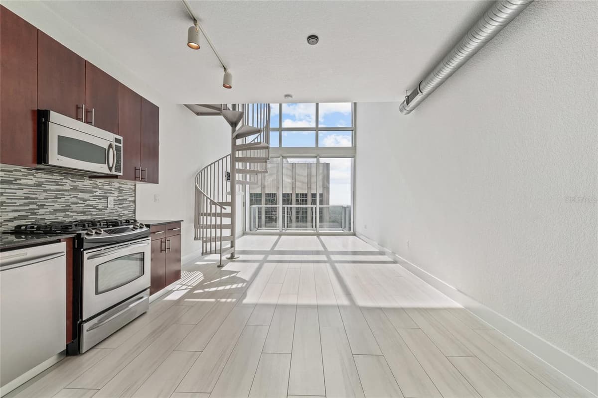 150 ROBINSON STREET — photo 7 of 24
