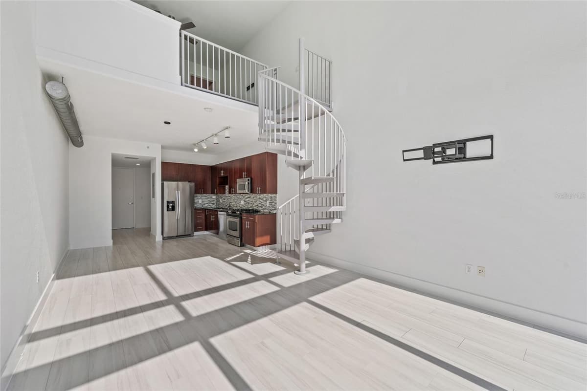 150 ROBINSON STREET — photo 11 of 24