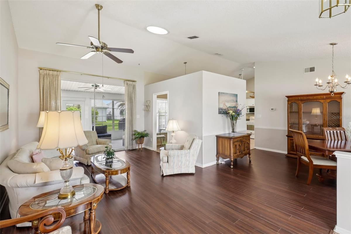4529 PEACH TREE STREET — photo 7 of 63