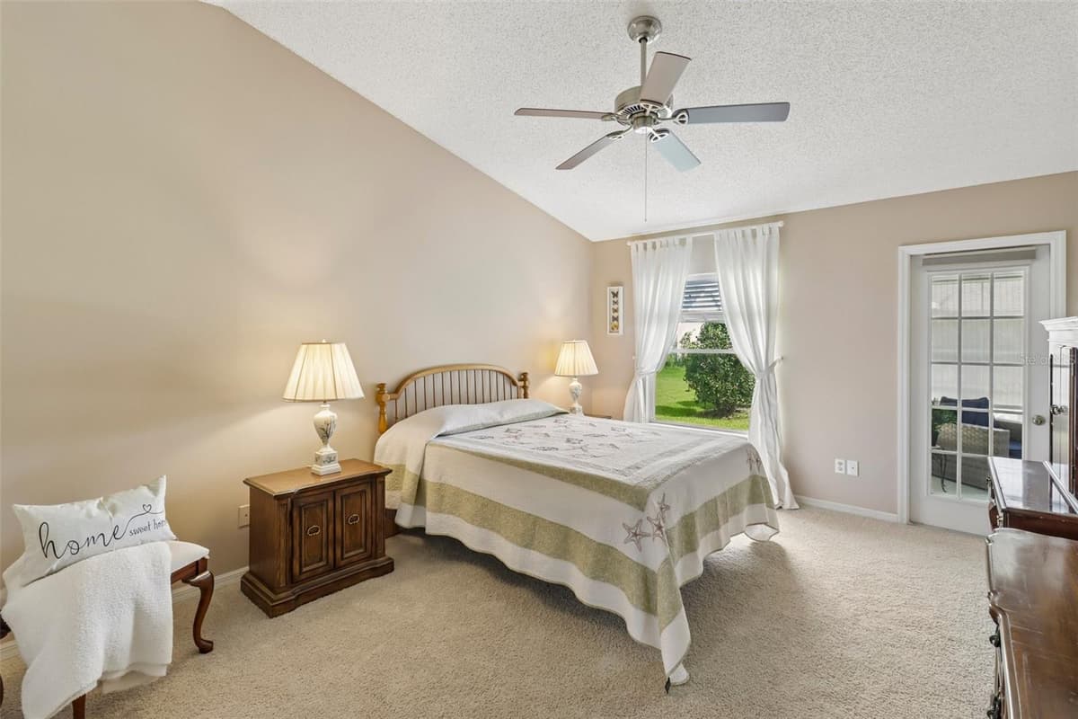 4529 PEACH TREE STREET — photo 5 of 63