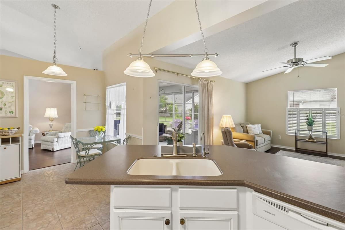 4529 PEACH TREE STREET — photo 14 of 63