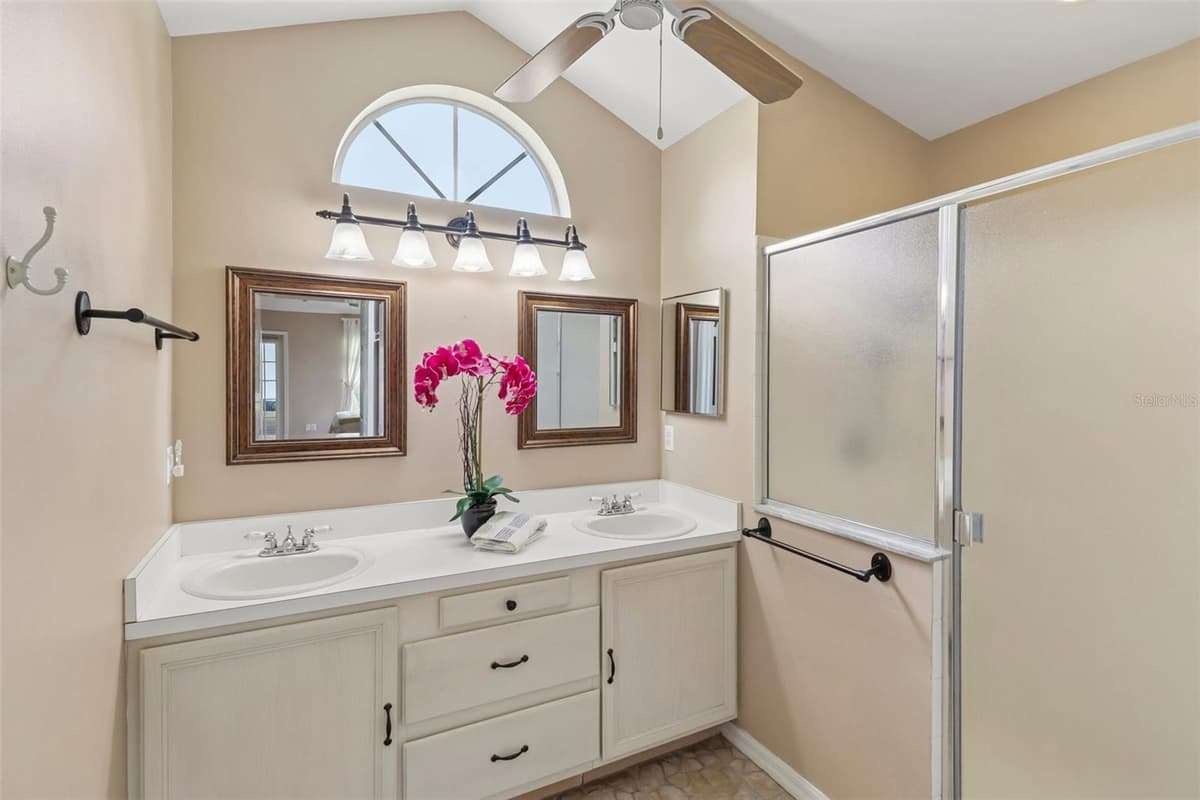 4529 PEACH TREE STREET — photo 21 of 63