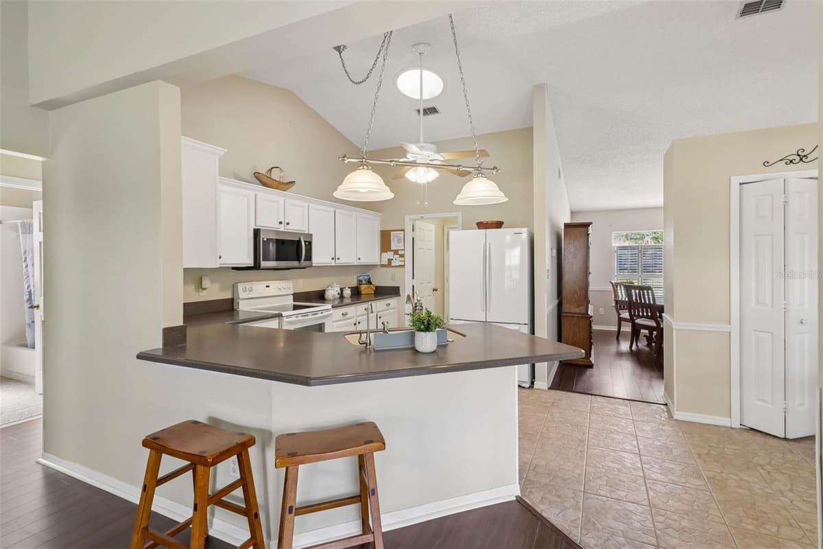 4529 PEACH TREE STREET — photo 15 of 63