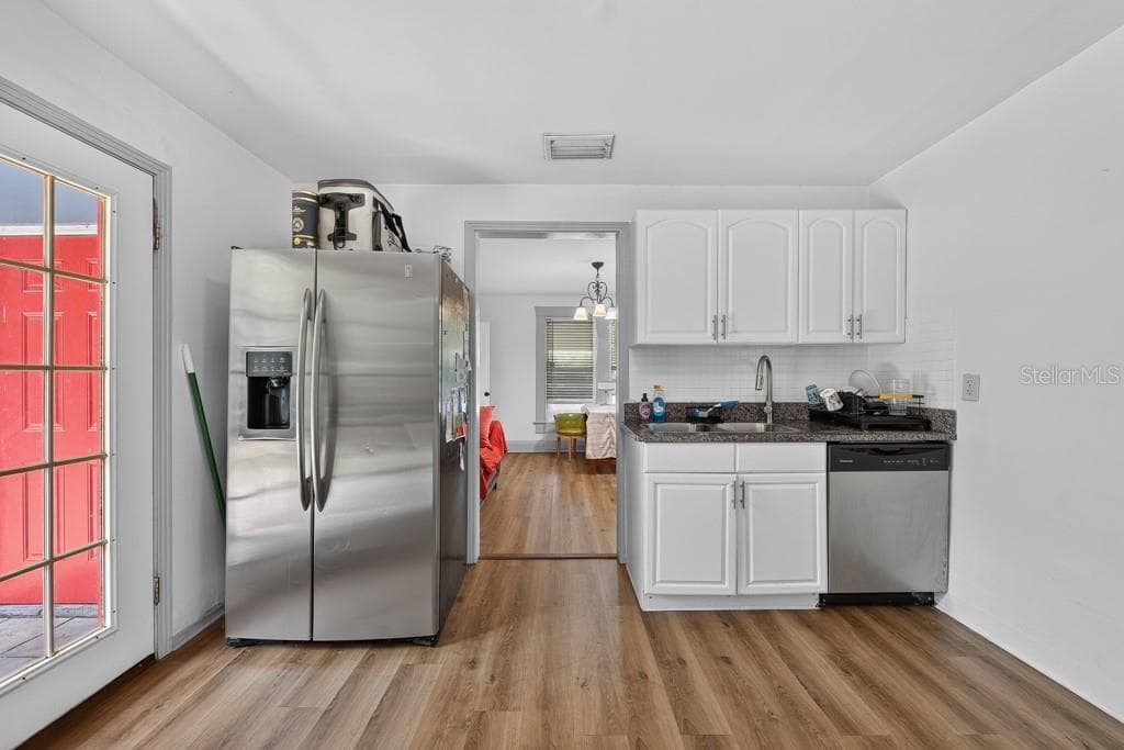 6020 FLORA VISTA AVENUE — photo 12 of 61