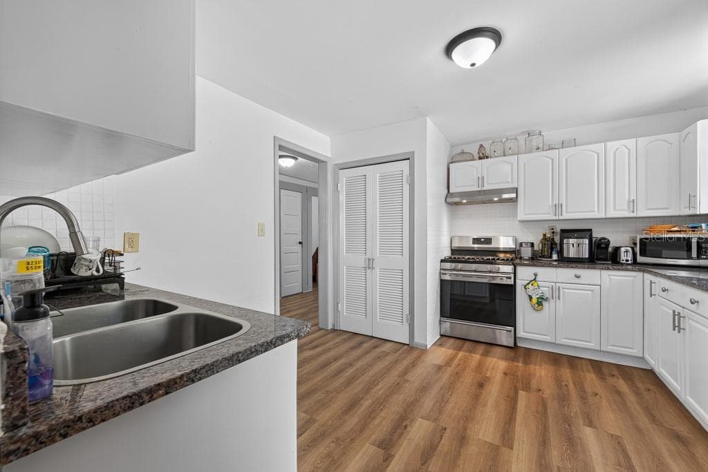 6020 FLORA VISTA AVENUE — photo 15 of 61