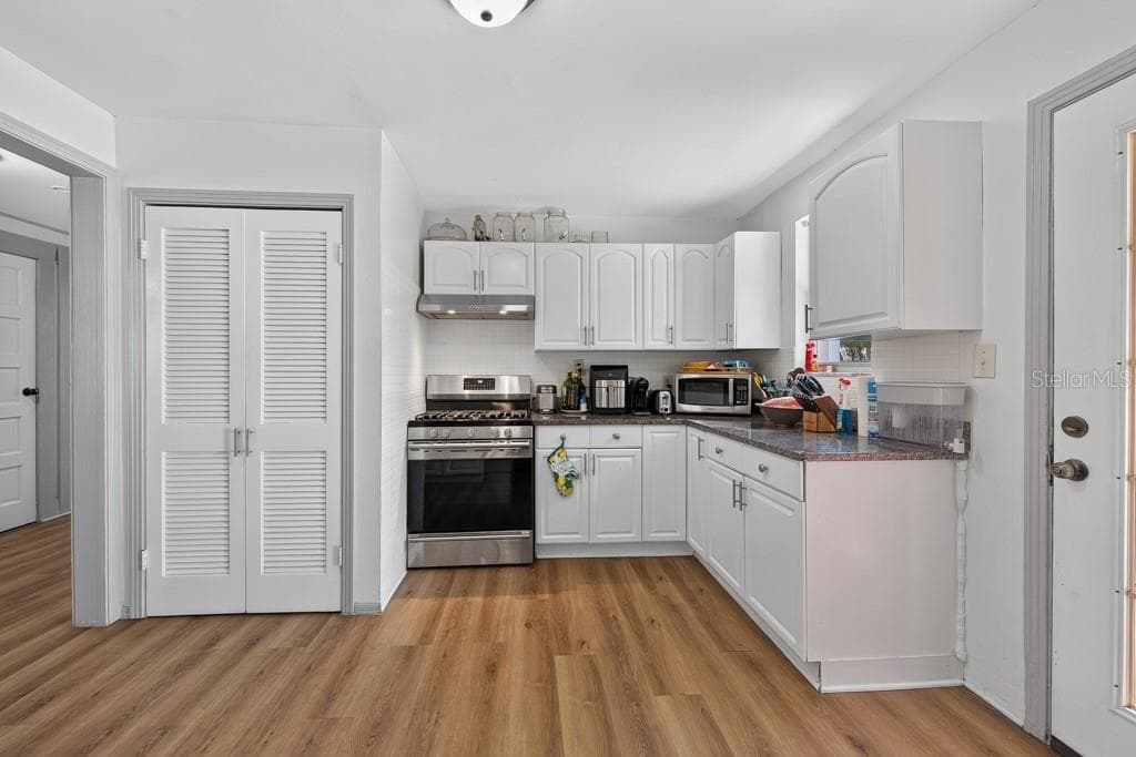 6020 FLORA VISTA AVENUE — photo 14 of 61