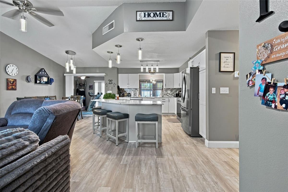 4211 AUGUSTINE ROAD — photo 3 of 51
