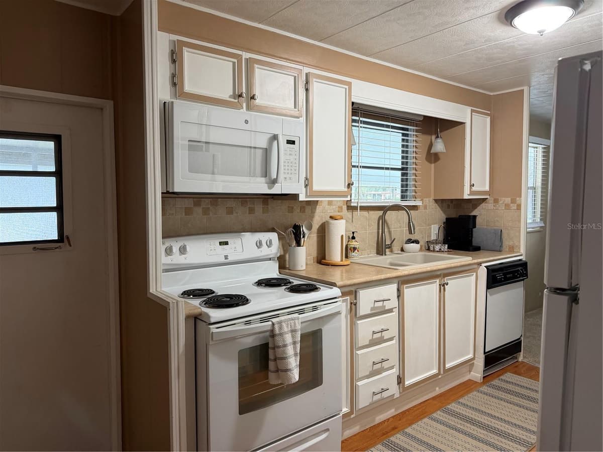 7391 HARLOW STREET — photo 8 of 32