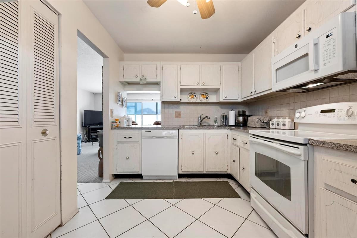 4040 IRONWOOD CIRCLE — photo 8 of 19