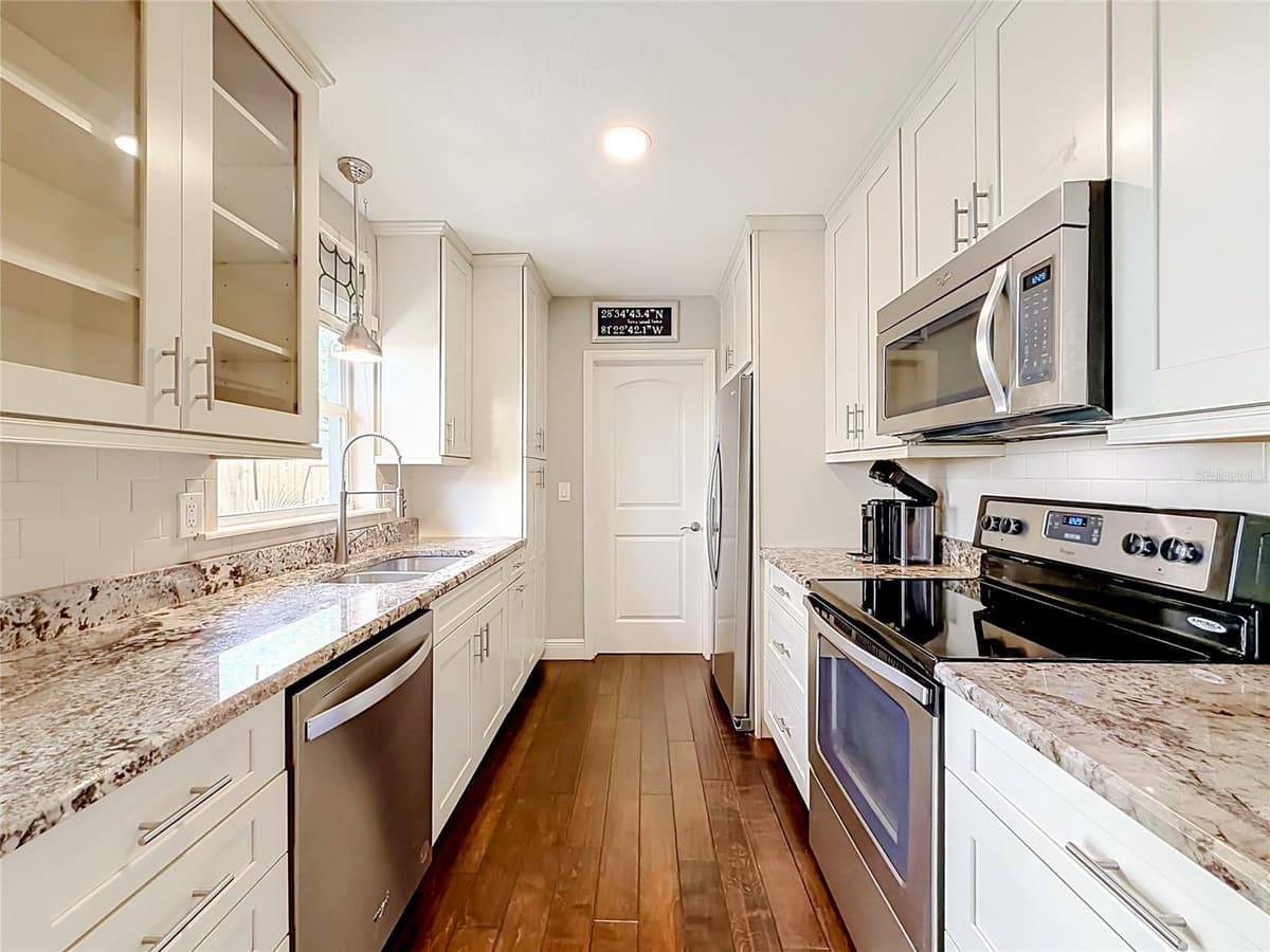 19 HAZEL STREET — photo 13 of 39