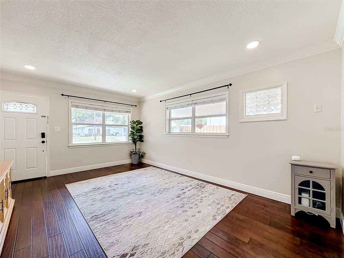 19 HAZEL STREET — photo 4 of 39